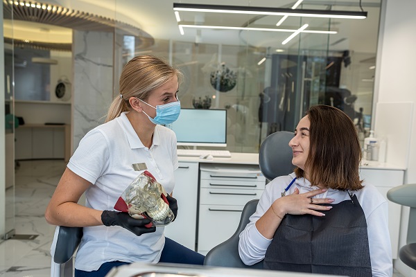 When Should You See A Dentist For Treating Bad Breath?